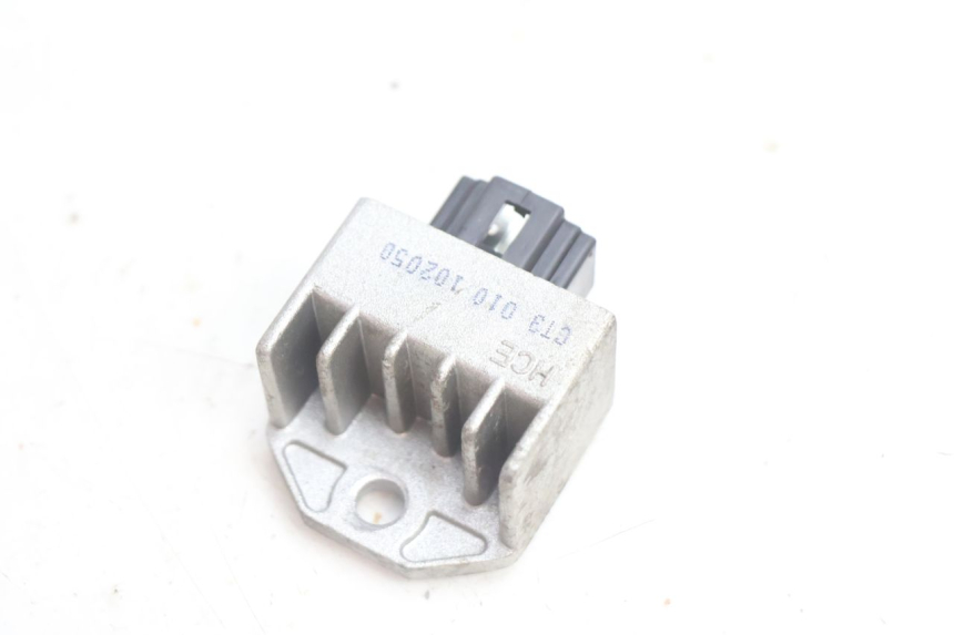 photo de REGULATEUR CHARGE PEUGEOT KISBEE 4T 50 (2010 - 2017) - Détail de la pièce