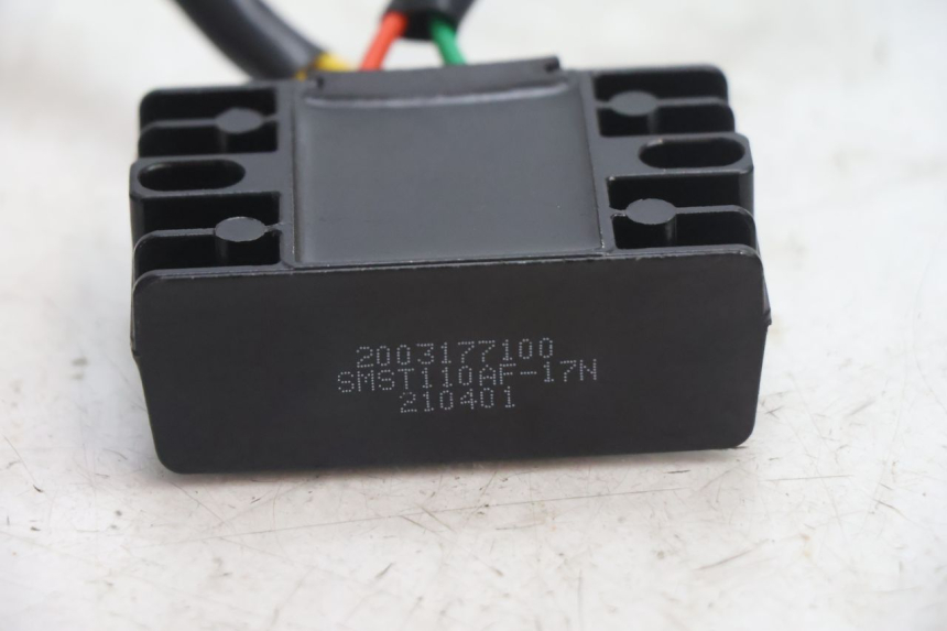 photo de RÉGULATEUR DE CHARGE PEUGEOT KISBEE 4T 50 (2018 - 2022) - Gros plan technique