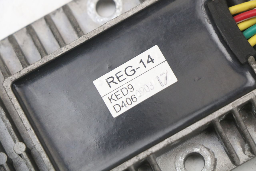 photo de REGULATEUR CHARGE KYMCO DINK STREET 125 (2009 - 2014)