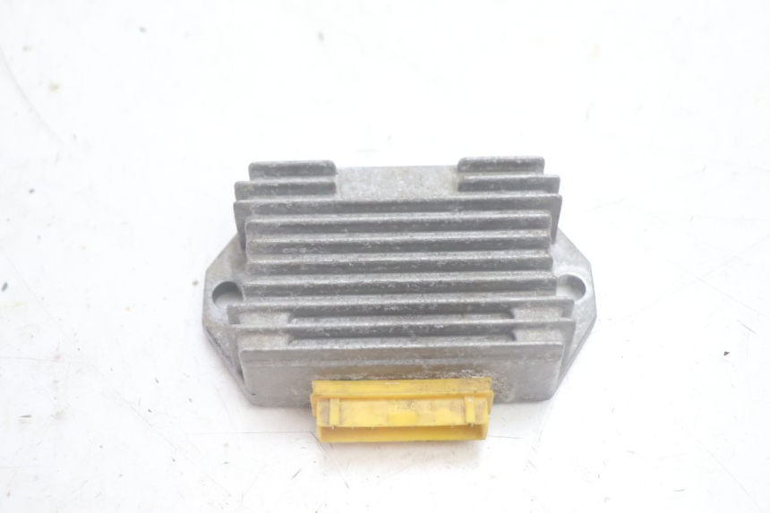 photo de REGULATEUR CHARGE PIAGGIO LIBERTY 50 (1998 - 2003) - Vue principale