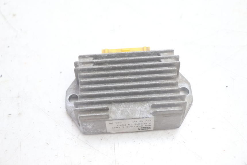 photo de REGULATEUR CHARGE PIAGGIO LIBERTY 50 (1998 - 2003) - Détail de la pièce