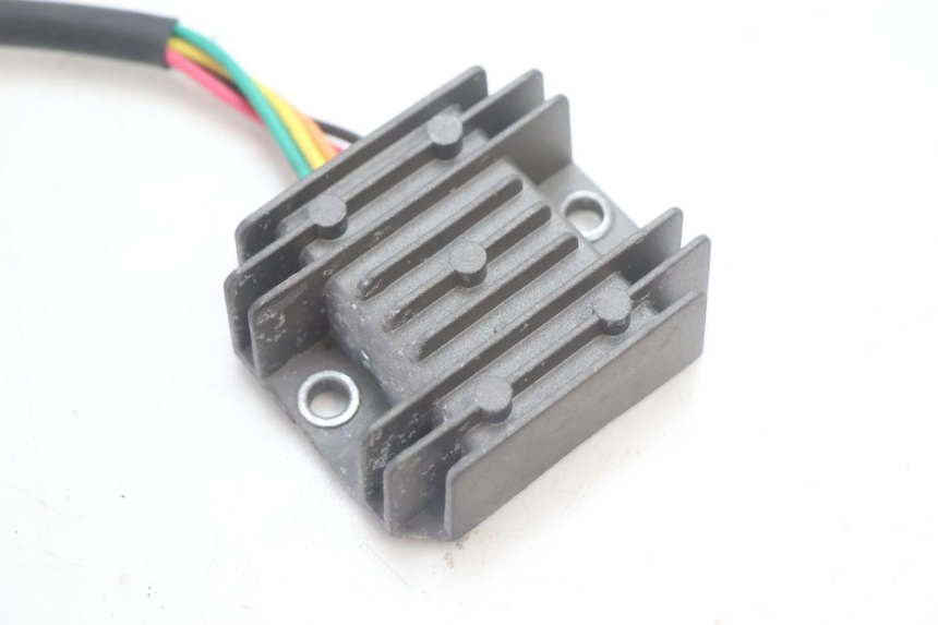 photo de REGULATEUR CHARGE KYMCO LIKE 125 (2009 - 2016) - Détail de la pièce