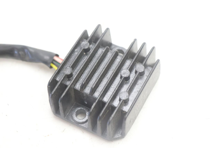 photo de REGULATEUR CHARGE KYMCO LIKE 125 (2009 - 2016) - Détail de la pièce