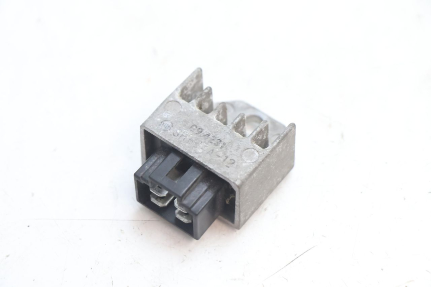 photo de REGULATEUR CHARGE PEUGEOT LUDIX ONE 50 (2004 - 2013) - Détail de la pièce