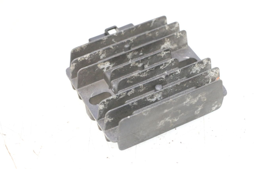 photo de REGULATEUR CHARGE KEEWAY MATRIX RX9 125 (2006 - 2007) - Gros plan technique