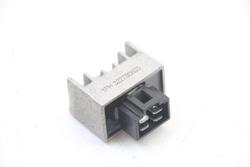 photo de REGULATEUR CHARGE MBK OVETTO ONE 2T 50 (2013 - 2017)