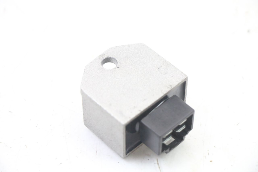 photo de REGULATEUR CHARGE MBK OVETTO ONE 2T 50 (2013 - 2017)