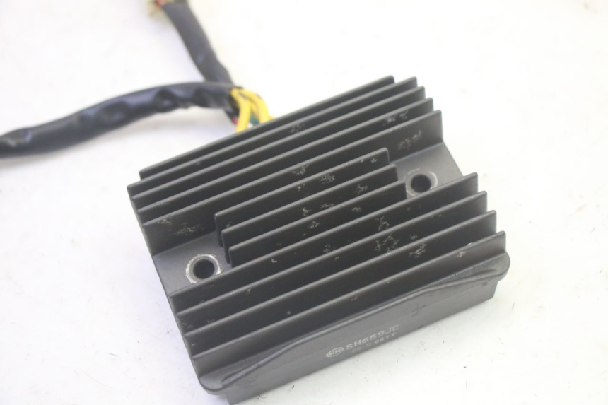 photo de REGULATEUR CHARGE PIAGGIO MP3 HPE 350 (2018 - 2020) - Détail de la pièce