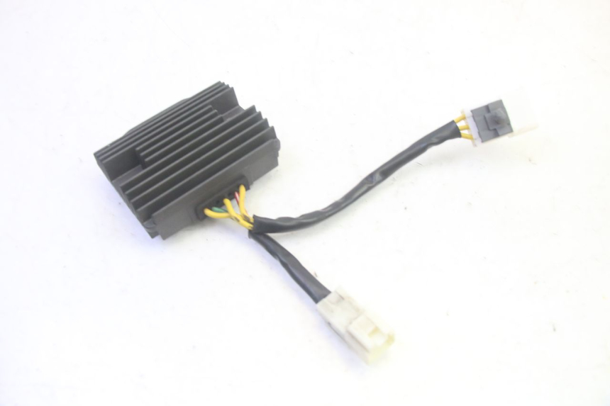 photo de REGULATEUR CHARGE PIAGGIO MP3 HPE 350 (2018 - 2020) - Autre angle de vue