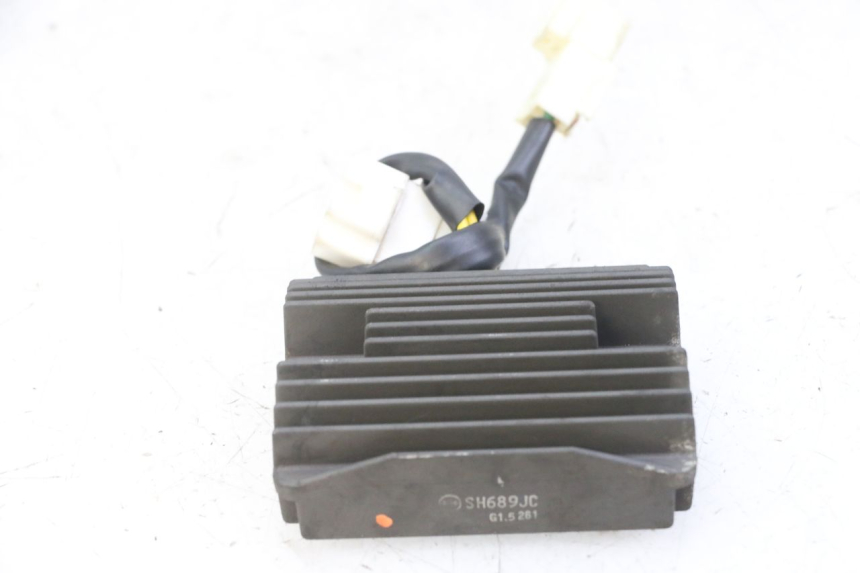photo de REGULATEUR CHARGE PIAGGIO MP3 LT 300 (2010 - 2016)