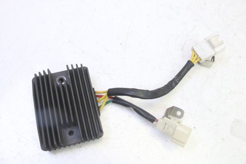 photo de REGULATEUR CHARGE PIAGGIO MP3 LT 300 (2010 - 2016)