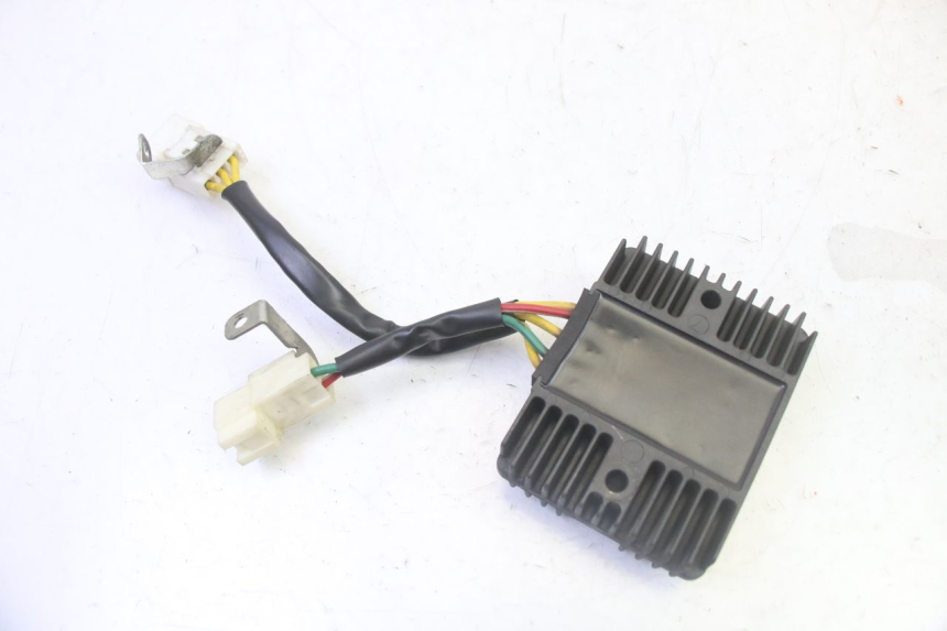 photo de REGULATEUR CHARGE PIAGGIO MP3 LT 300 (2010 - 2016)
