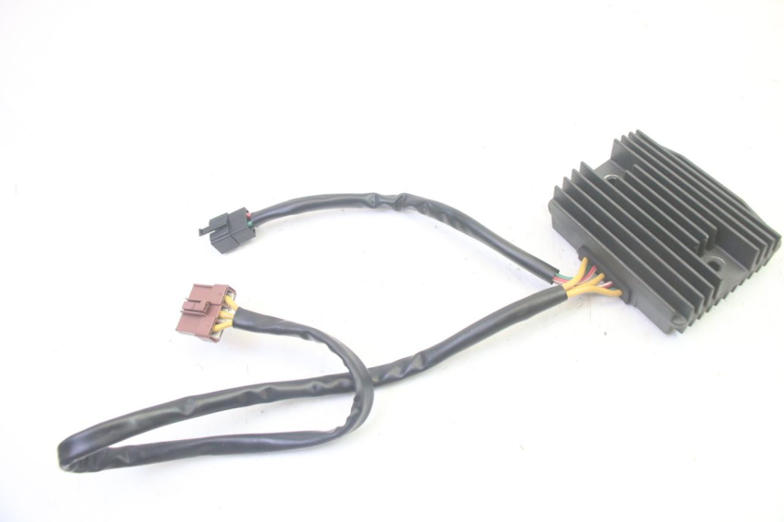 photo de RÉGULATEUR DE CHARGE PIAGGIO MP3 LT 400 (2007 - 2012) - Autre angle de vue