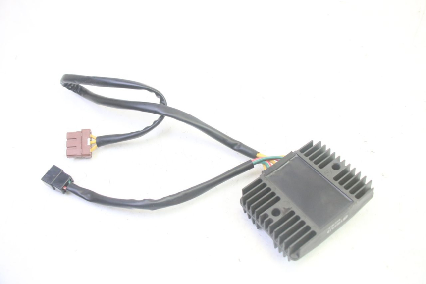photo de RÉGULATEUR DE CHARGE PIAGGIO MP3 LT 400 (2007 - 2012) - Gros plan technique