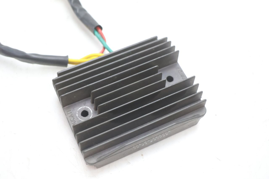 photo de REGULATEUR CHARGE PIAGGIO MP3 LT 300 (2010 - 2016) - Détail de la pièce