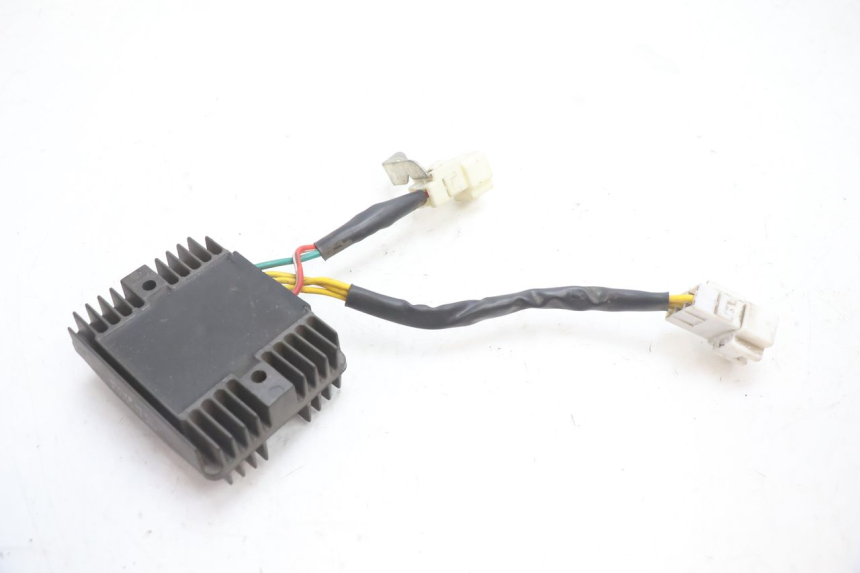 photo de REGULATEUR CHARGE PIAGGIO MP3 LT 300 (2010 - 2016) - Autre angle de vue