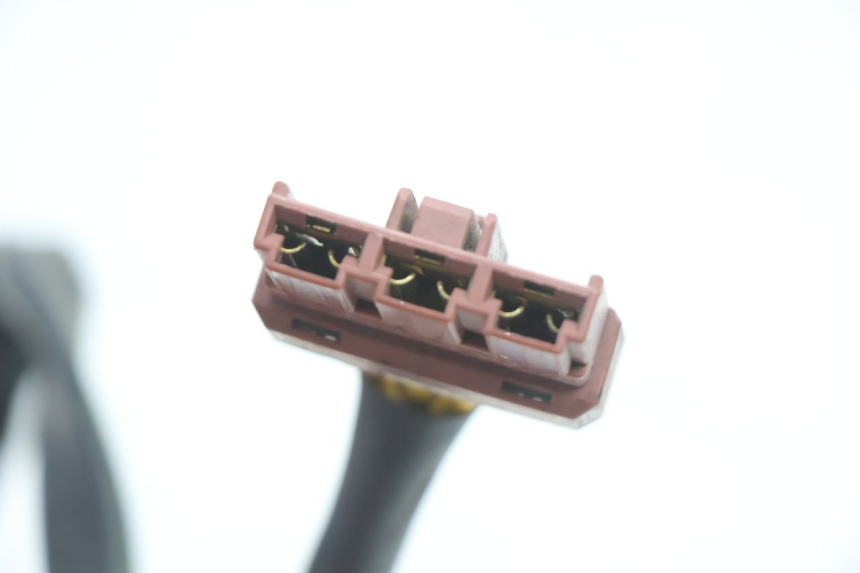 photo de RÉGULATEUR DE CHARGE PIAGGIO MP3 LT 400 (2007 - 2012) - Points de fixation