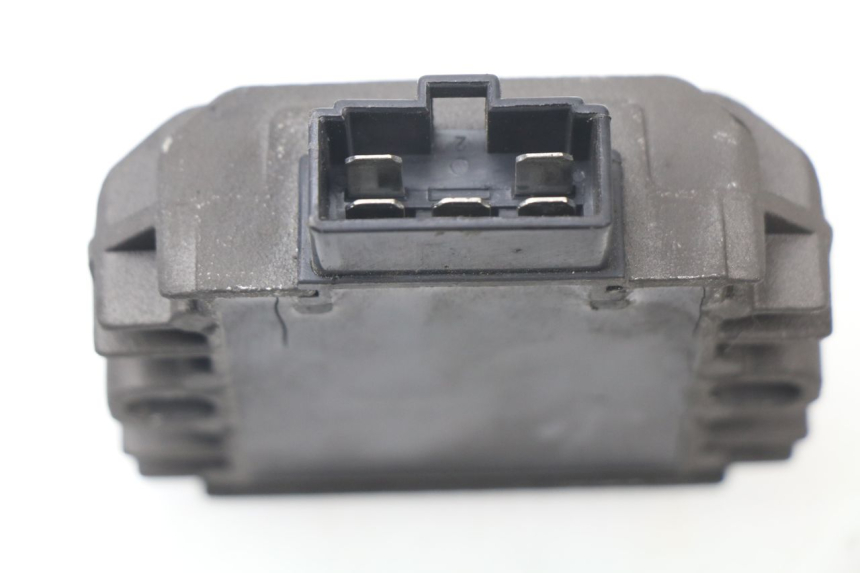 photo de REGULATEUR CHARGE PIAGGIO MP3 125 (2006 - 2014)