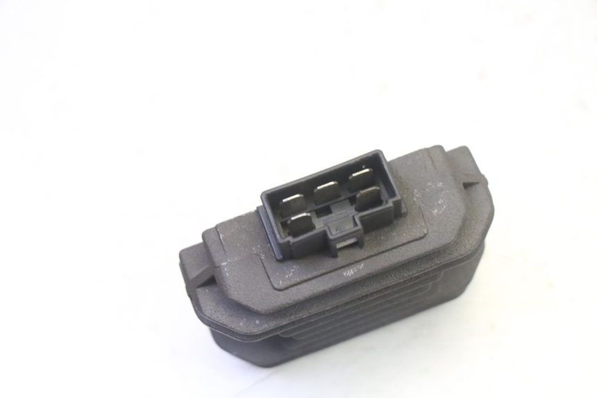 photo de REGULATEUR CHARGE PIAGGIO MP3 125 (2006 - 2014)