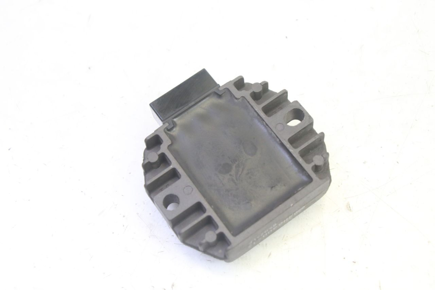 photo de REGULATEUR CHARGE PIAGGIO MP3 125 (2006 - 2014)