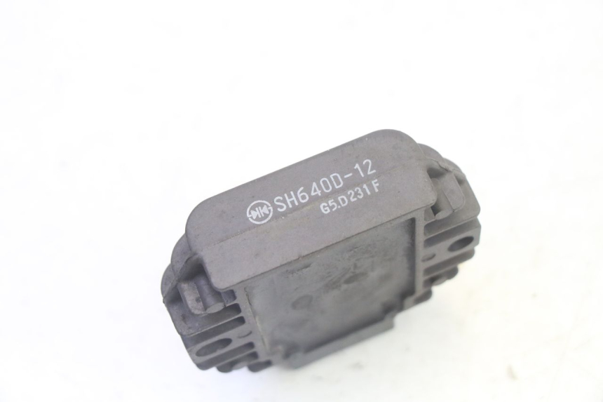 photo de REGULATEUR CHARGE PIAGGIO MP3 125 (2006 - 2014)