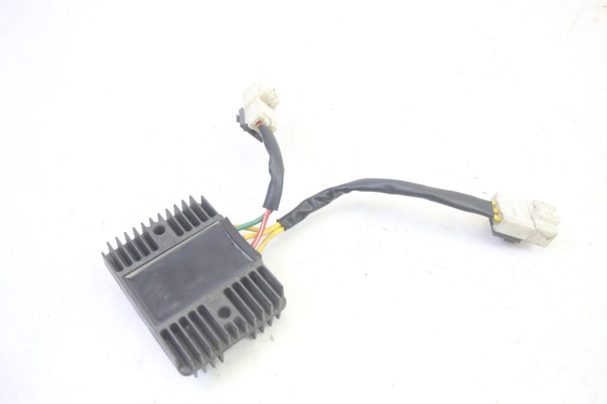 photo de REGULATEUR CHARGE PIAGGIO MP3 500 (2016 - 2018) - Gros plan technique