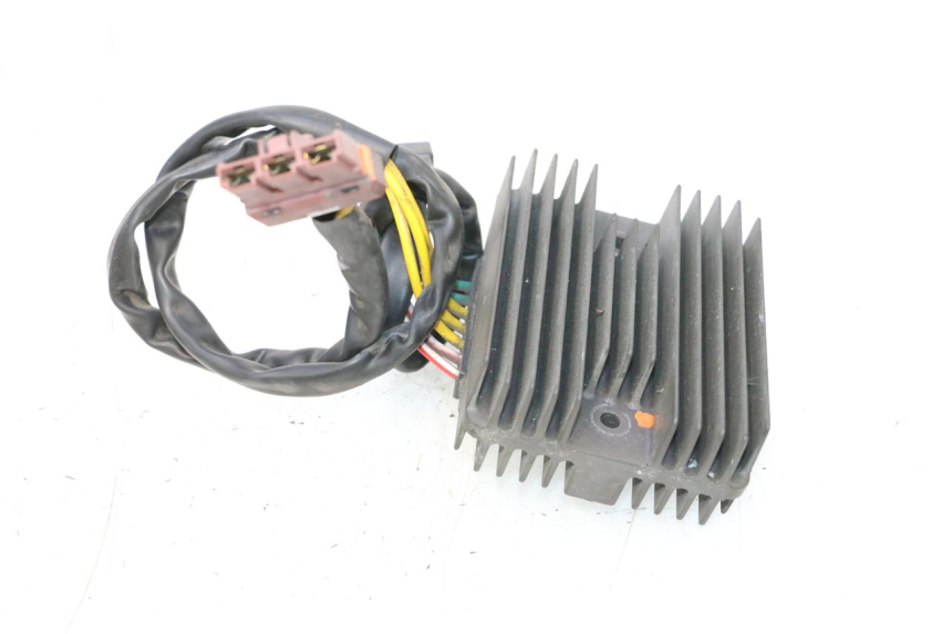 photo de RÉGULATEUR DE CHARGE PIAGGIO MP3 RL 250 (2006 - 2010) - Points de fixation