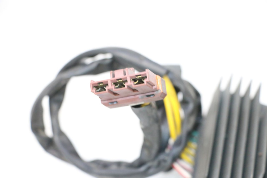 photo de RÉGULATEUR DE CHARGE PIAGGIO MP3 RL 250 (2006 - 2010) - État de surface