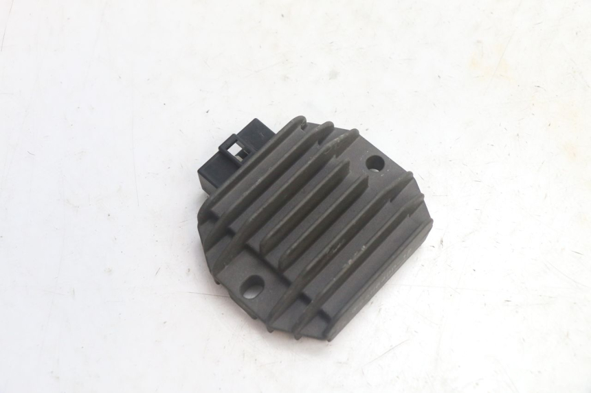 photo de REGULATEUR CHARGE PIAGGIO MP3 125 (2006 - 2014) - Détail de la pièce
