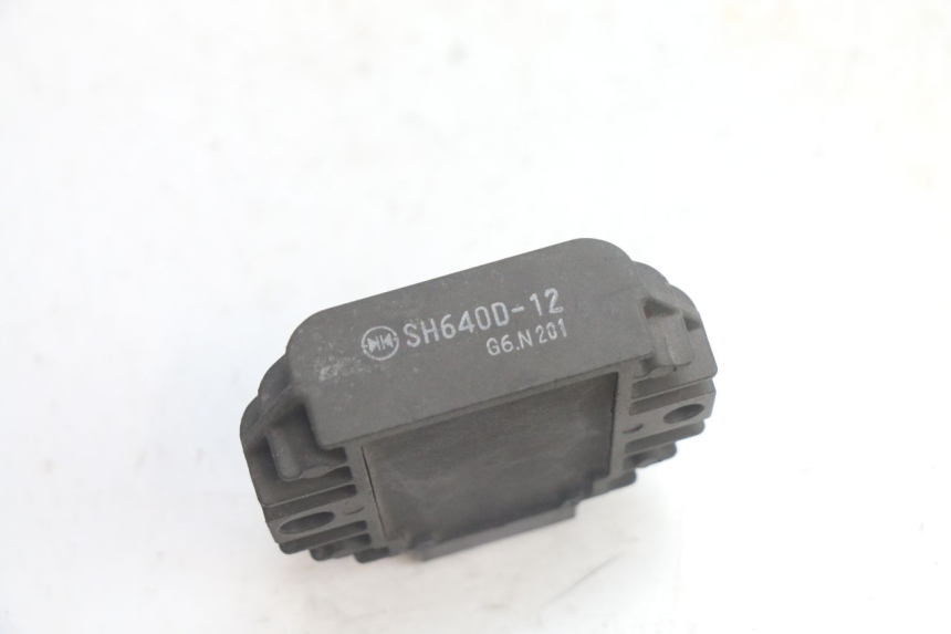 photo de REGULATEUR CHARGE PIAGGIO MP3 125 (2006 - 2014) - Autre angle de vue