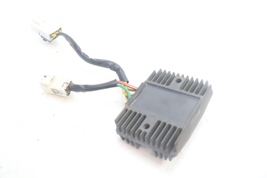 photo de REGULATEUR CHARGE PIAGGIO MP3 500 (2016 - 2018) - Autre angle de vue