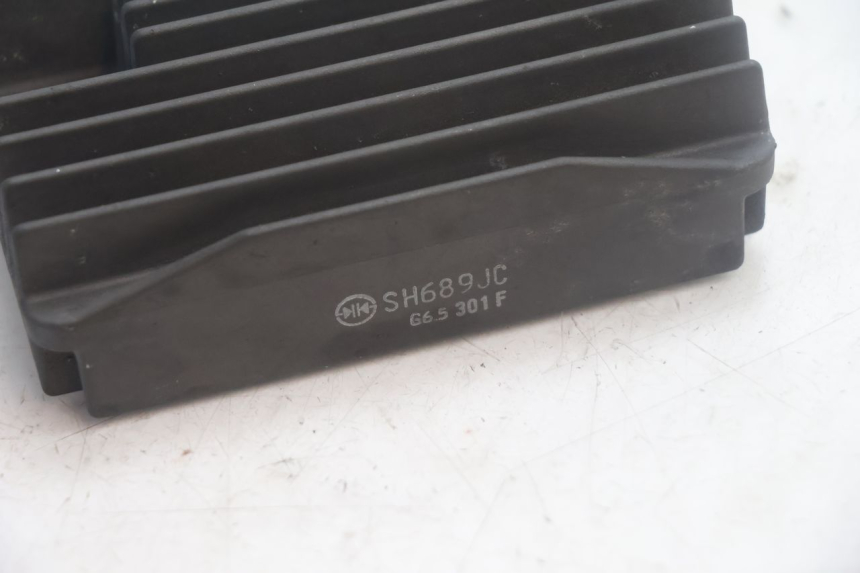 photo de REGULATEUR CHARGE PIAGGIO MP3 500 (2016 - 2018) - Gros plan technique