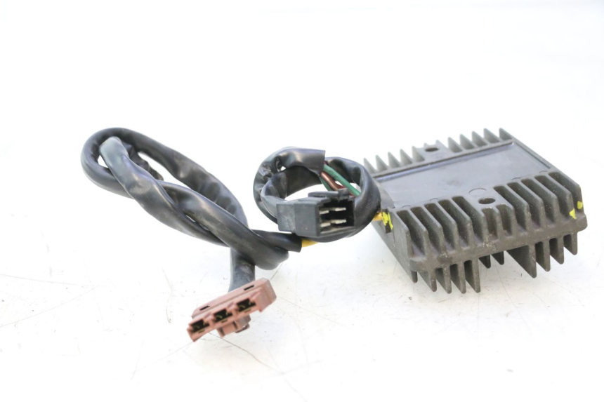 photo de REGULATEUR CHARGE PIAGGIO MP3 500 (2011 - 2015) - Gros plan technique