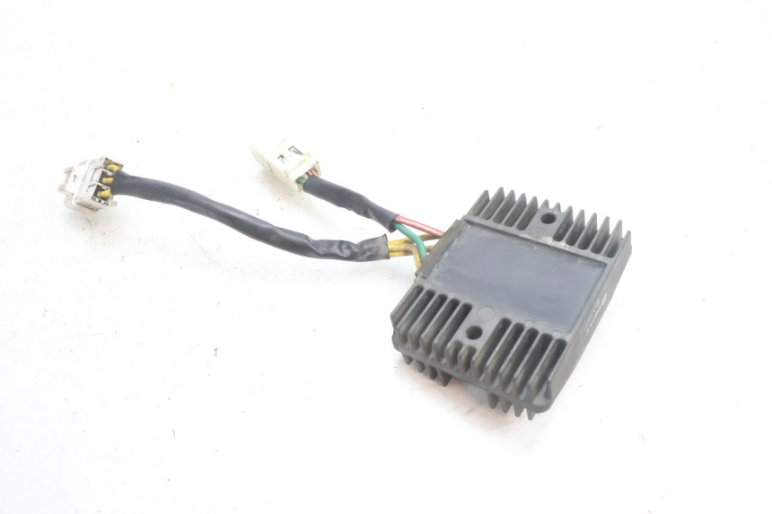 photo de REGULATEUR CHARGE PIAGGIO MP3 500 (2016 - 2018) - Gros plan technique