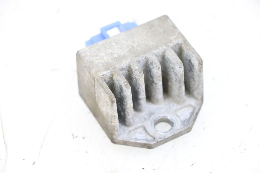 photo de REGULATEUR CHARGE YAMAHA NEO'S NEOS 2T 50 (1998 - 2007) - Autre angle de vue