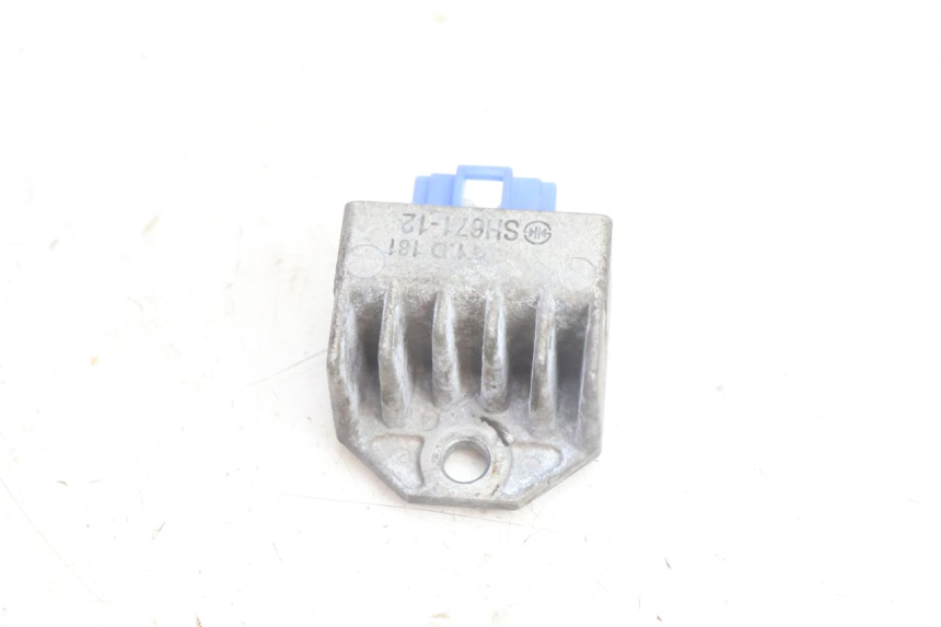 photo de REGULATEUR CHARGE YAMAHA NEO'S NEOS 2T 50 (1998 - 2007) - Détail de la pièce