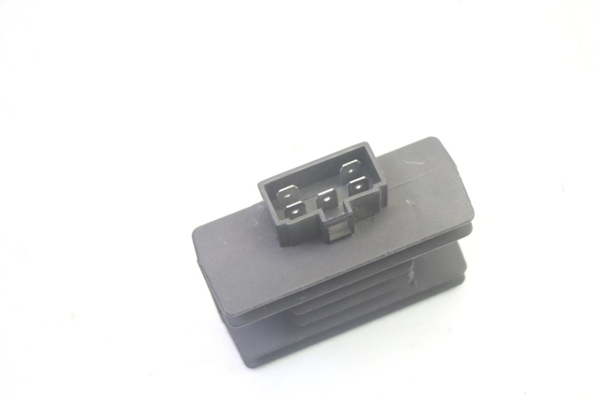 photo de REGULATEUR CHARGE YAMAHA NEOS NEO'S 4T 50 (2008 - 2016) - Zoom état d’usage