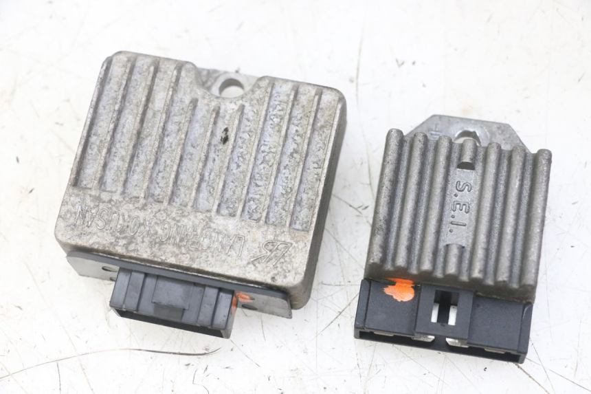 photo de REGULATEUR CHARGE PIAGGIO NEW TYPHOON 50 (2018 - 2021)