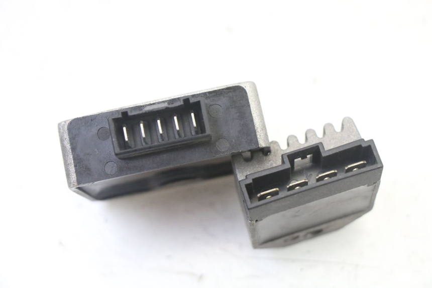 photo de REGULATEUR CHARGE PIAGGIO NEW TYPHOON 50 (2018 - 2021)