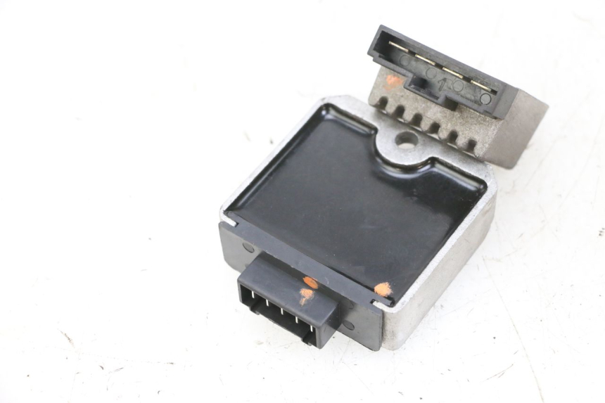 photo de REGULATEUR CHARGE PIAGGIO NEW TYPHOON 50 (2018 - 2021) - Vue d’ensemble