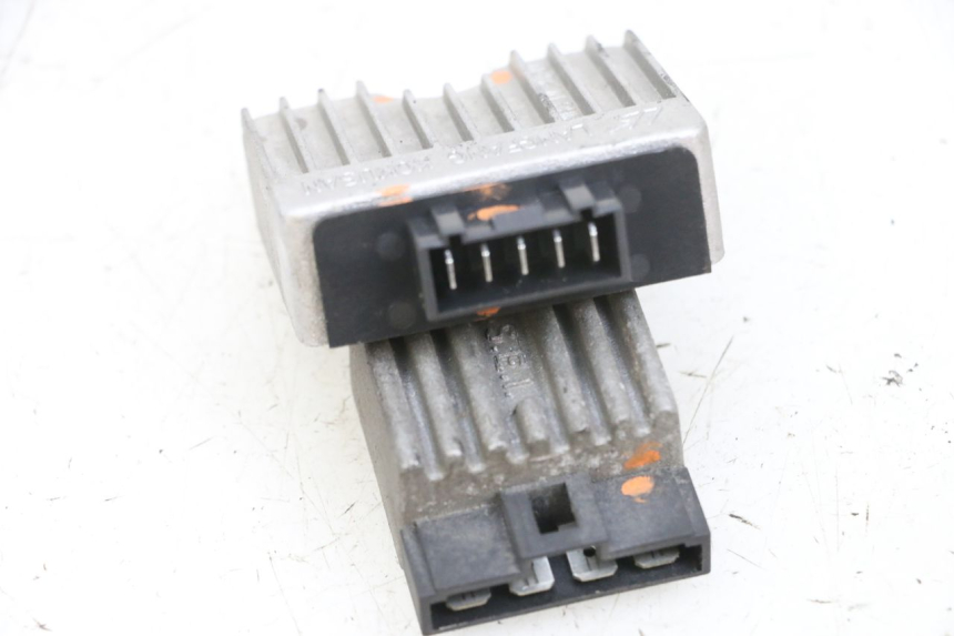 photo de REGULATEUR CHARGE PIAGGIO NEW TYPHOON 50 (2018 - 2021) - Points de fixation