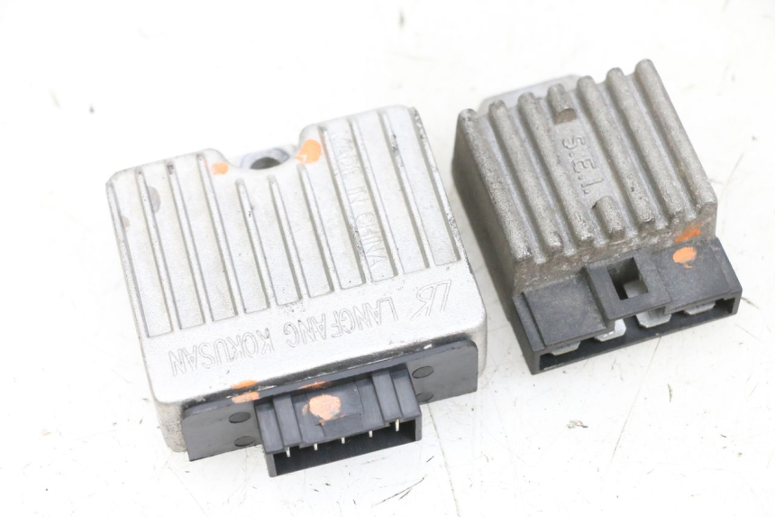 photo de REGULATEUR CHARGE PIAGGIO NEW TYPHOON 50 (2018 - 2021) - État de surface