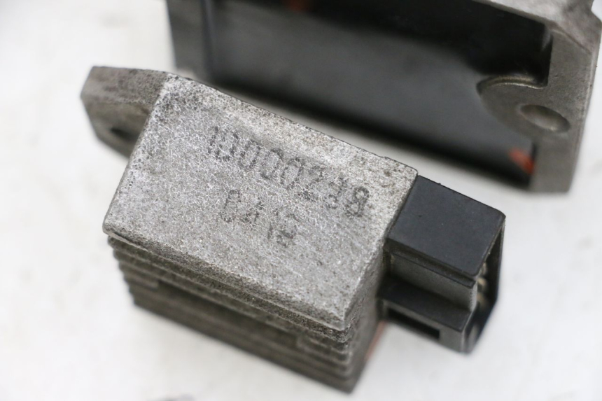 photo de REGULATEUR CHARGE PIAGGIO NEW TYPHOON 50 (2018 - 2021) - Zoom état d’usage