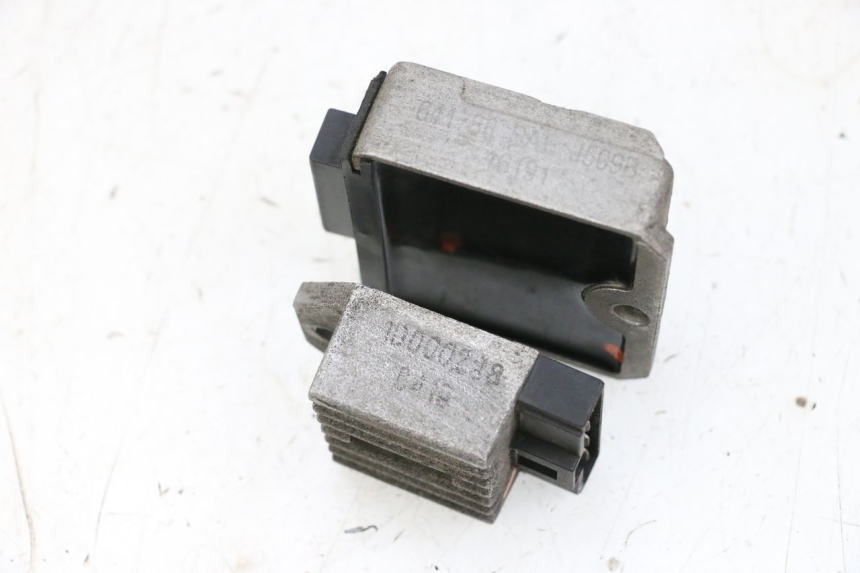 photo de REGULATEUR CHARGE PIAGGIO NEW TYPHOON 50 (2018 - 2021) - Autre angle de vue