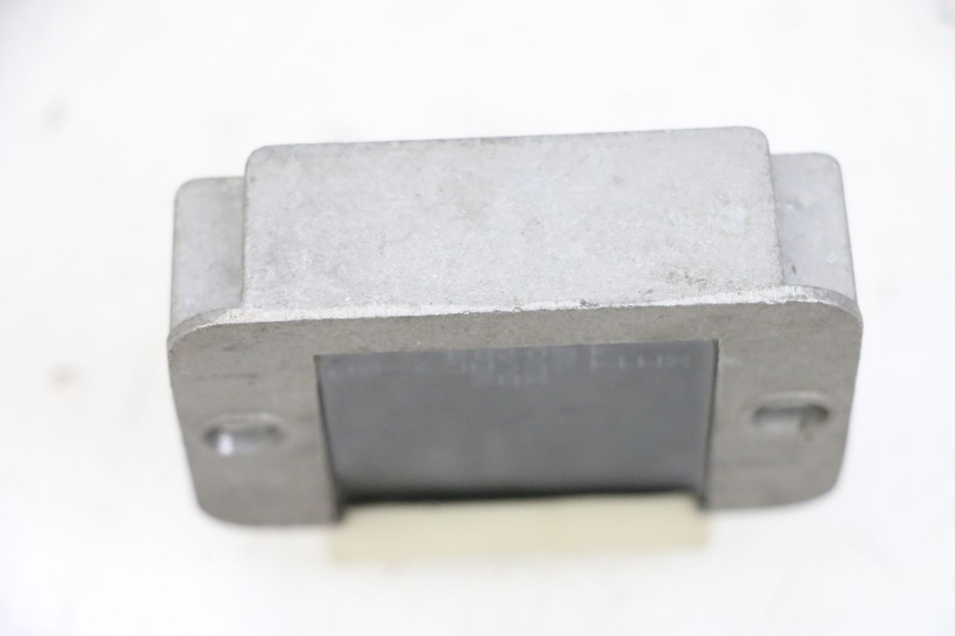 photo de RÉGULATEUR DE CHARGE JM MOTORS OLDIES 4T 50 (2010 - 2020) - Gros plan technique