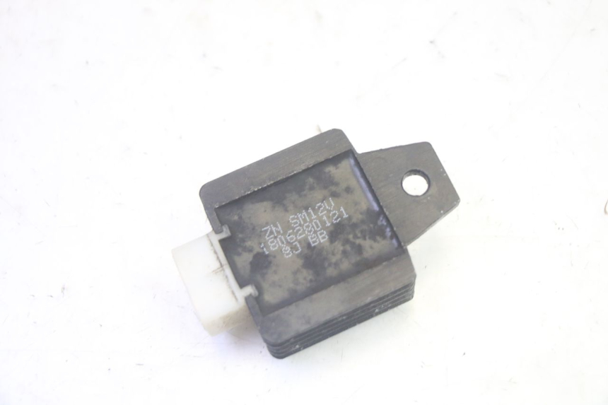 photo de REGULATEUR CHARGE JM MOTORS OLDIES GT 4T 50 (2018 - 2025) - Zoom état d’usage