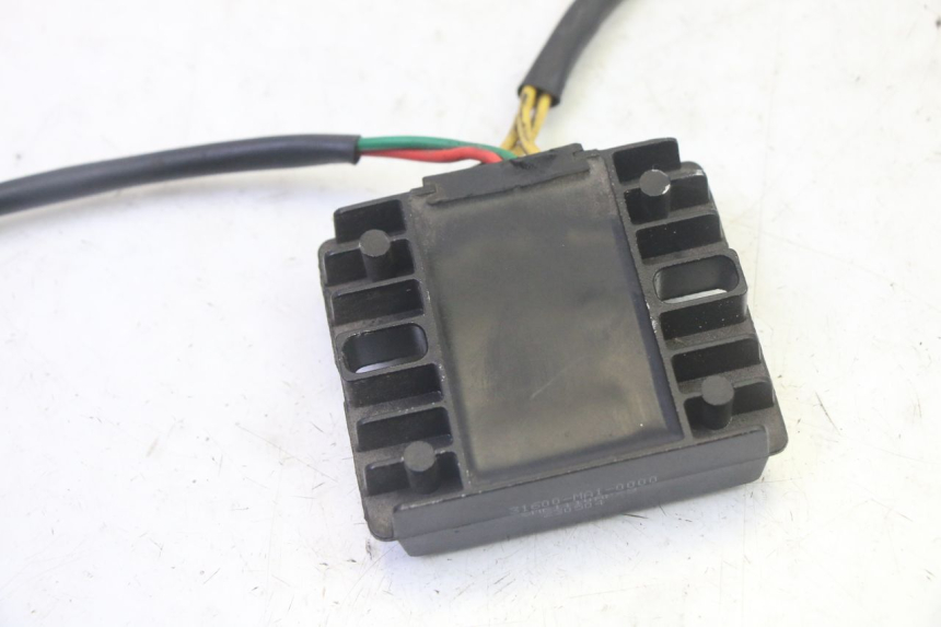 photo de REGULATEUR CHARGE SYM ORBIT III 3 4T 50 (2021 - 2025) - Autre angle de vue