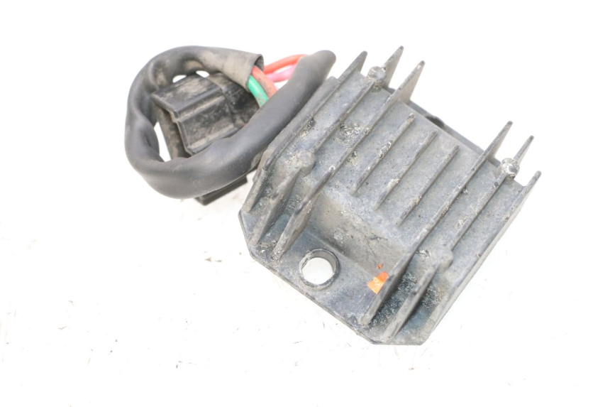photo de REGULATEUR CHARGE SYM ORBIT III 3 4T 50 (2018 - 2021) - Gros plan technique
