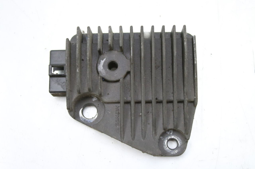 photo de REGULATEUR CHARGE KEEWAY OUTLOOK 125 (2007 - 2013) - Autre angle de vue