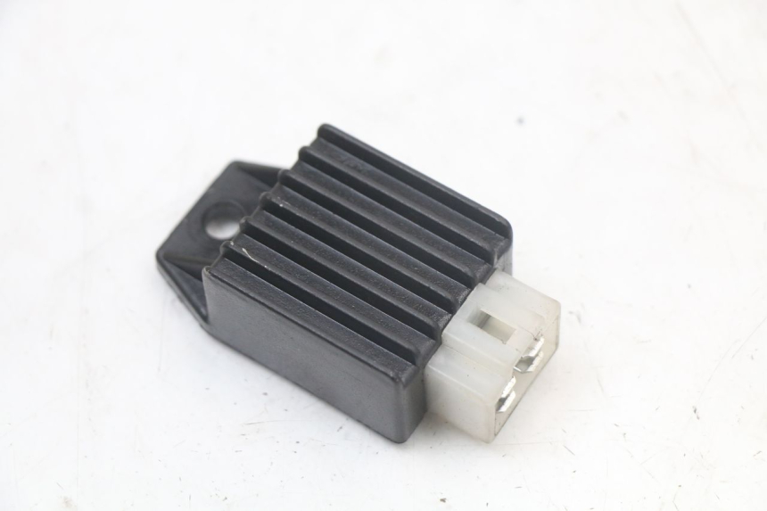 photo de REGULATEUR CHARGE PEUGEOT KISBEE 2T 50 (2010 - 2017)